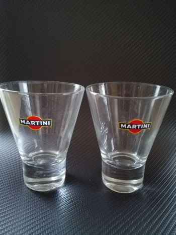 Lot de 2 verres à Martini collector en très bon état