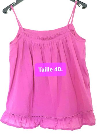 🌷 Très joli top fines bretelles. Taille 40 🌷