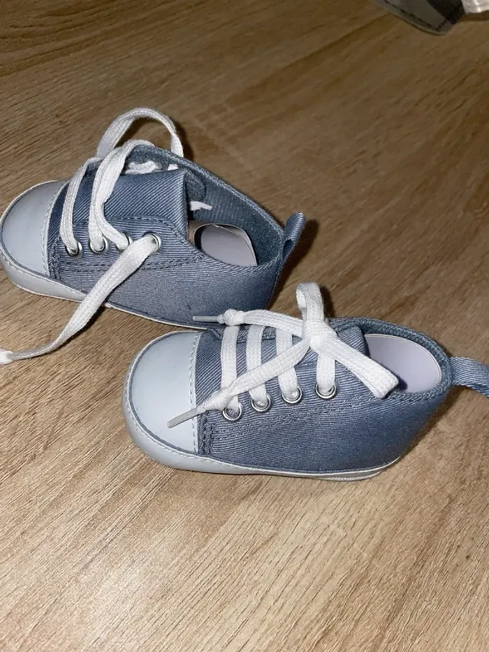Chaussures bébé bleues - photo numéro 2
