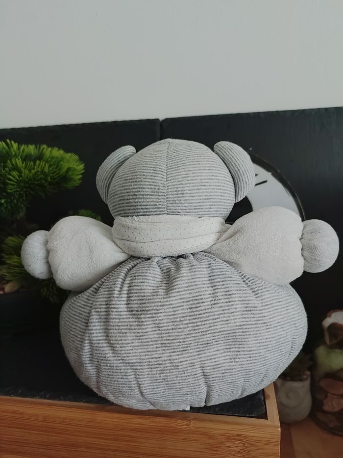 Doudou patapouf ours kaloo Zen poisson rayé gris blanc boule peluche écharpe - photo numéro 2