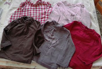 Lot de 4 tee-shirts + 1 haut