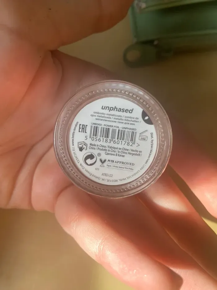 ombre à paupières métallique Lottie london neuve - photo numéro 3