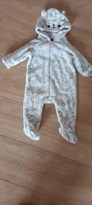 Sur pyjama chat