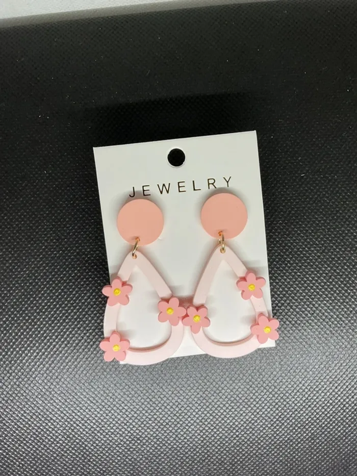 Boucle d’oreilles pendante neuve