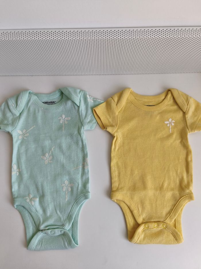 Lot de 7 bodies neufs 1 mois - photo numéro 5