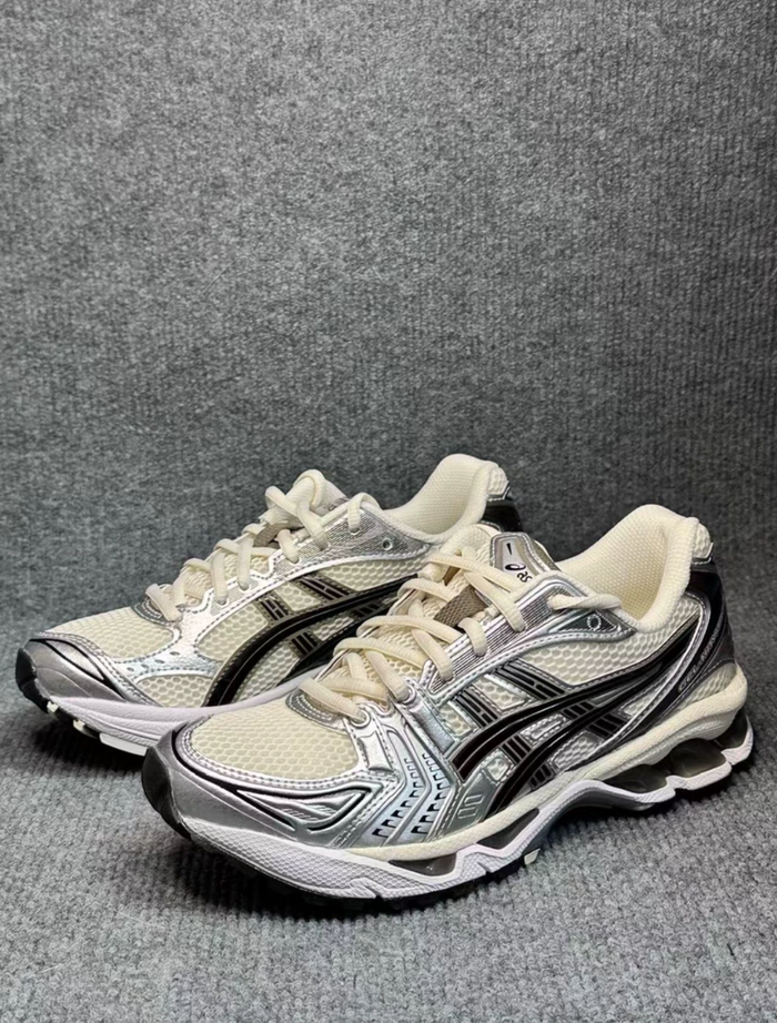 ASICS Gel-Kayano 14 taille 45 - photo numéro 2