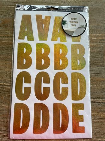 97 lettres dorées adhésives de 7 cm