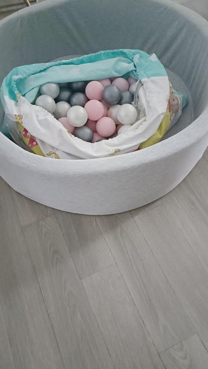 Jolie piscine à boule couleur douce - photo numéro 2