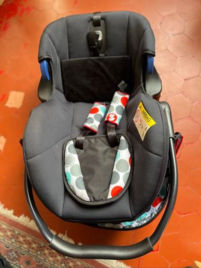 2 maxi cossi + adaptateur pour la poussette - photo numéro 2