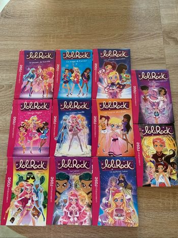 Lot de 11 livres lolirock