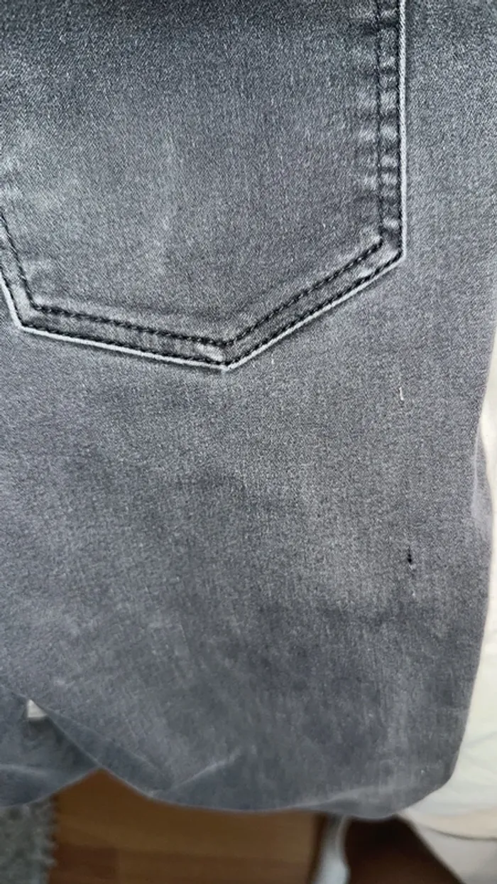 Jean skinny noir troué - photo numéro 7