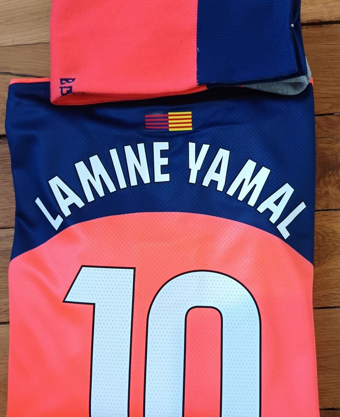 Beau maillot Lamine Yamal taille 12 ans kit complet avec patch chaussettes - photo numéro 5