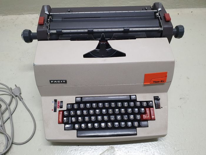 Machine à écrire électrique FACIT