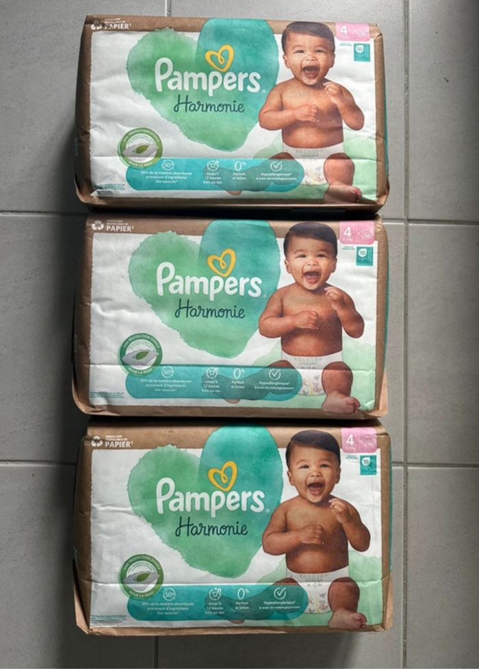 Lot de 4 paquets de couches Pampers taille 4