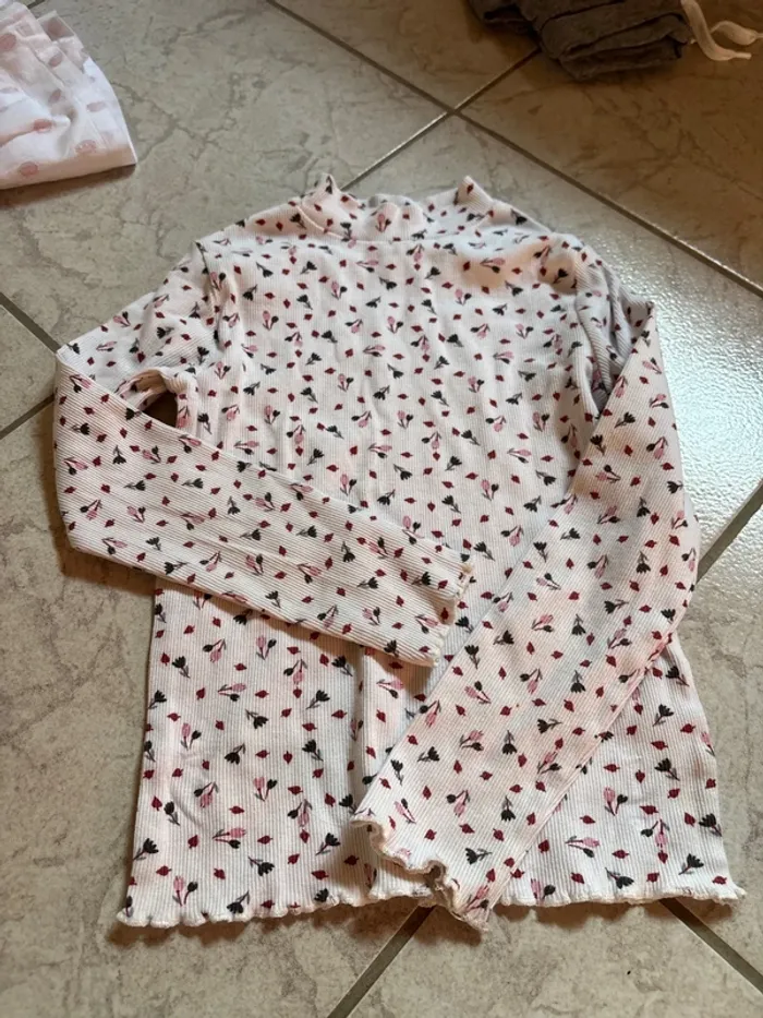 T-shirt manche longue motif floraux