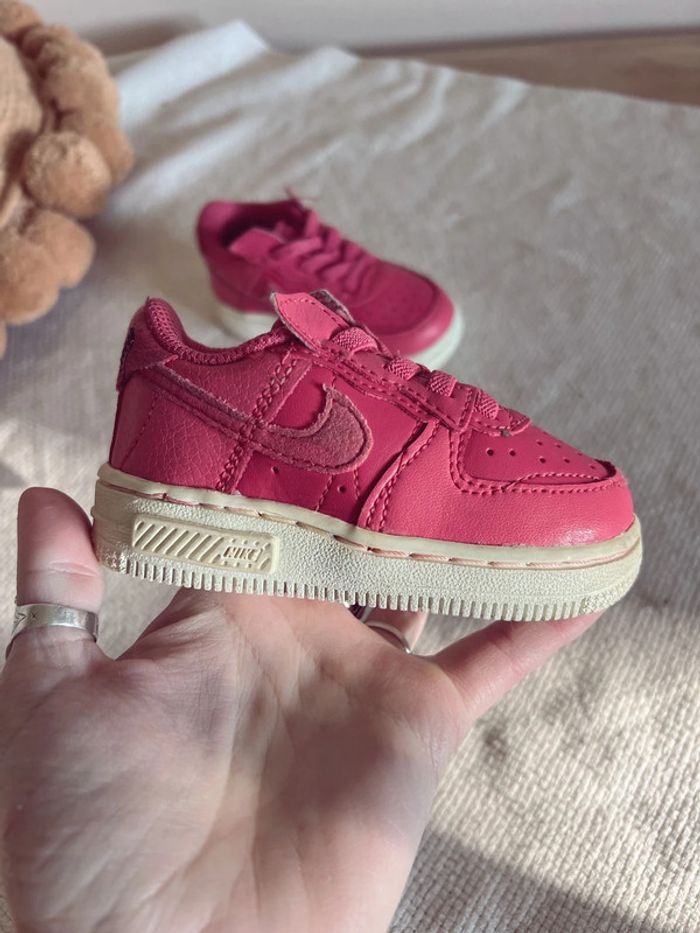 Baskets Nike air force 1 rose framboise taille 21 - photo numéro 2