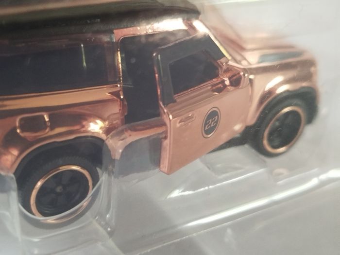 Majorette Land Rover Defender 90 Rose Gold Édition 2022 Série Prémium cars - photo numéro 6
