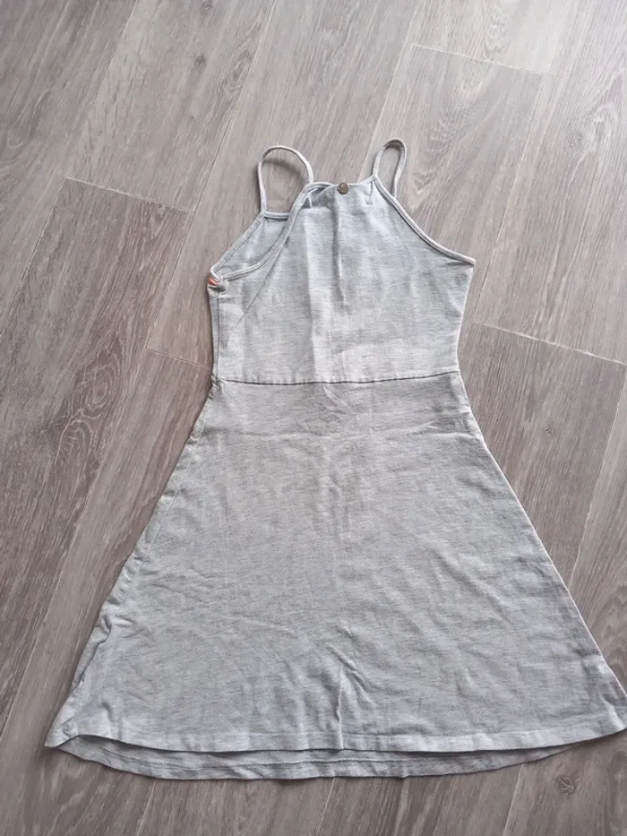 Robe courte grise - photo numéro 3