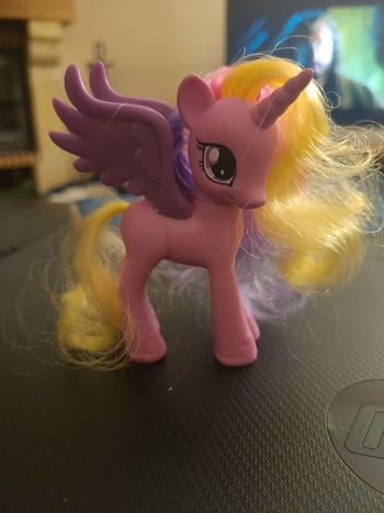 petit poney licorne ailé