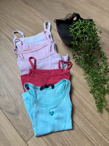 Lot débardeurs/ maillots de corps