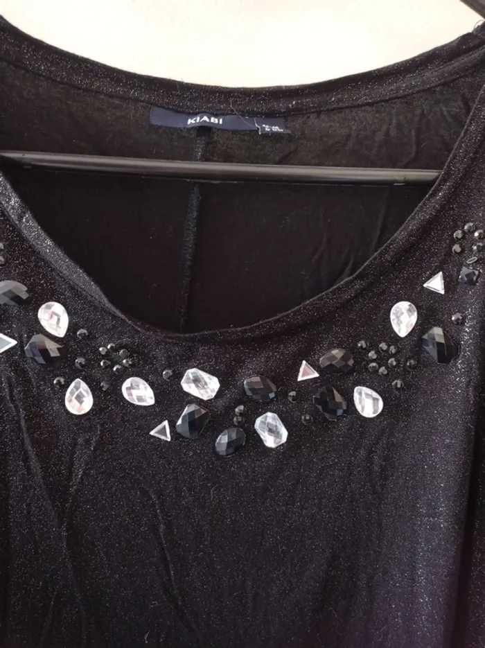 T-shirt manche courte noir pailletés avec diamants sur le devant - photo numéro 3