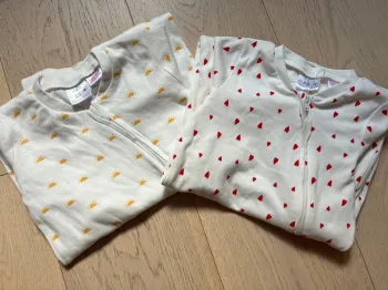 Lot de deux pyjamas/grenouillères en coton zippés 18 mois Zara