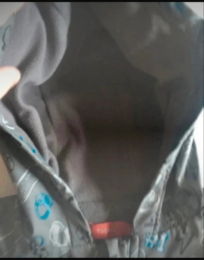 Manteau imperméable à capuche très bon état garçon taille 5 ans couleur gris - photo numéro 5