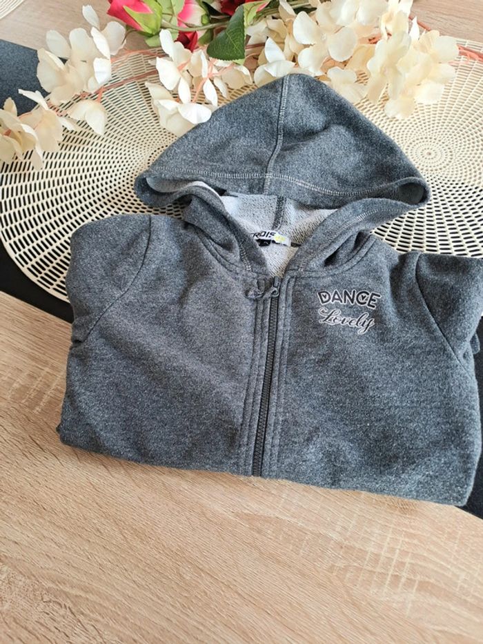 Veste à capuche, taille 8 ans, marque trois 25