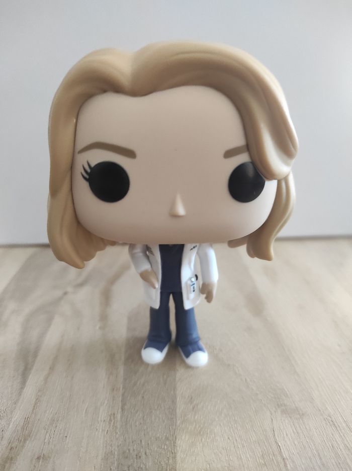 Figurine Funko pop Meredith Grey 1074 SANS boîte ( Grey's Anatomy ) - Funko  Pop | Beebs