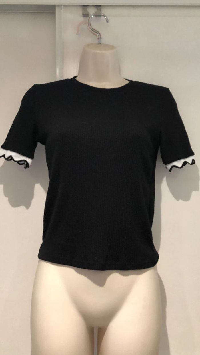 Zara trafaluc T-shirt t36 noir finition dentellée En bas de manches