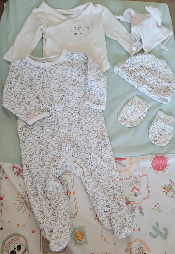 Joli trousseau mixte complet pour dormir 9 mois - photo numéro 1