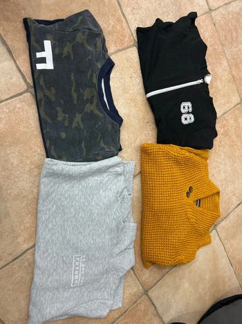 Lot de 4 sweats en 10 ans