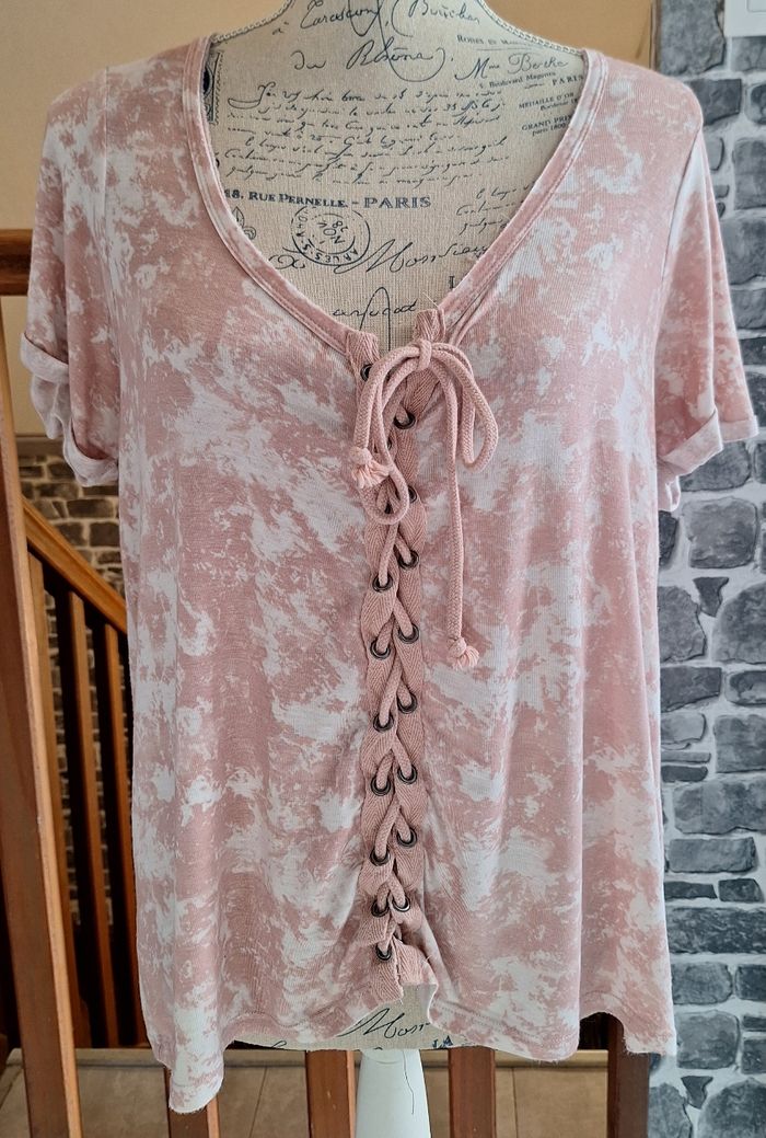 Tee-shirt lacé rose et blanc