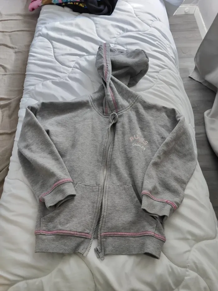 3 gilets fille 8 ans - photo numéro 7