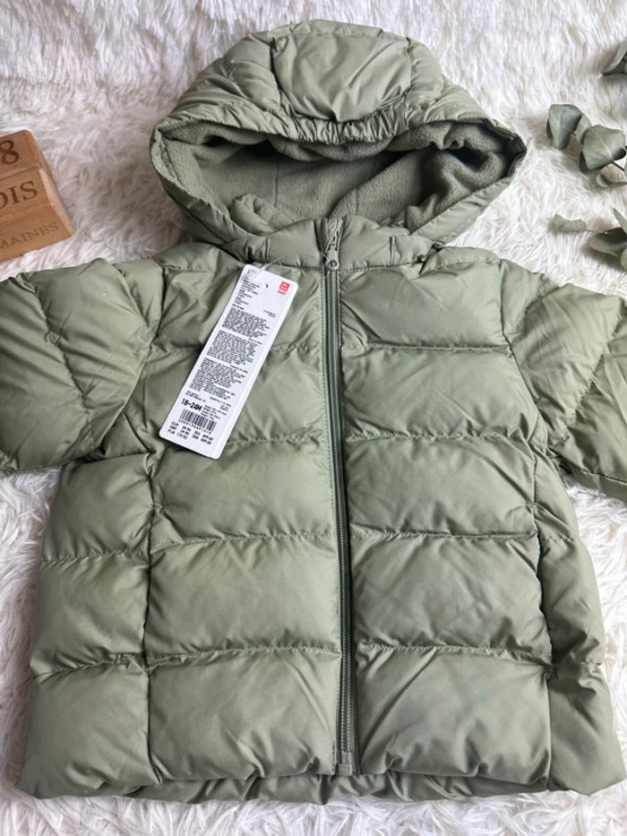 Doudoune verte Uniqlo taille 18-24 mois - photo numéro 2