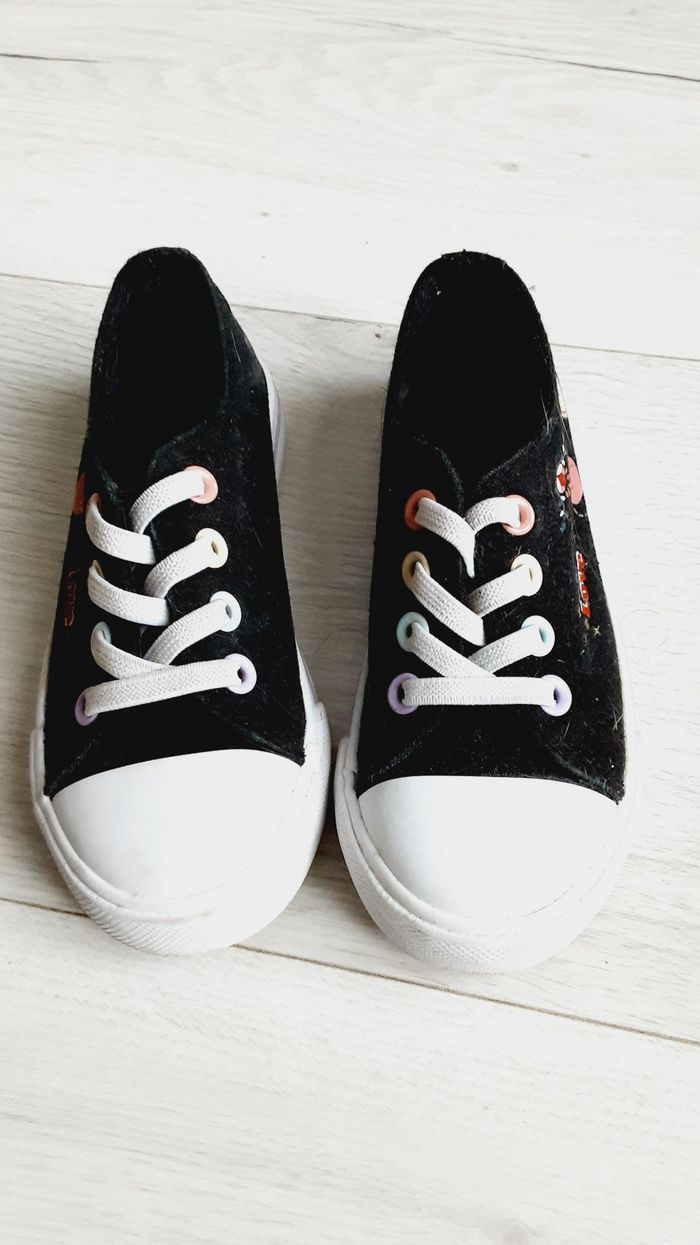 Chaussures fille type baskets lacets élastiques noires et blanches pointure 25 - photo numéro 3