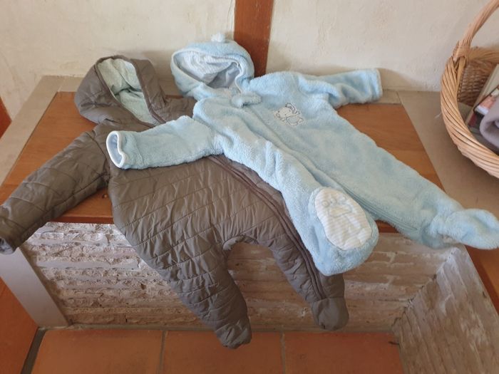 Deux sur pyjamas.