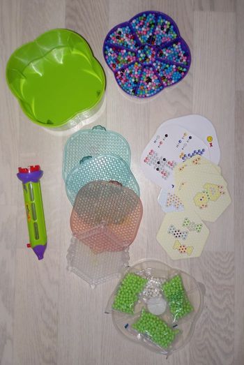 Boîte avec perles à coller avec stylo applicateur Magic Perl'