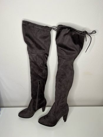 Cuissardes grises 39 talons 9 cm, matière effet daim Neuves jamais portées