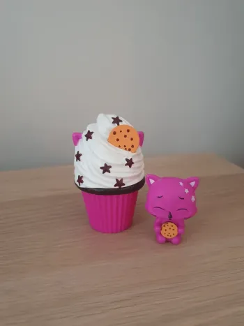 Figurine cupcake chat