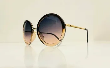 Lunette de soleil femme marron dégradés bras dorés UV protection catégorie 3