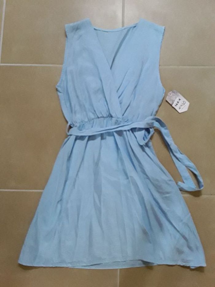 Robe type portefeuille bleu ciel 38/40 NEUVE