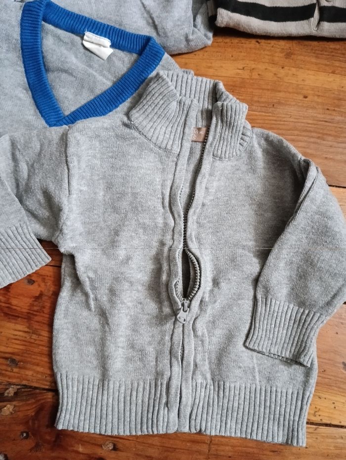 2 gilets, 1 pull, une brassière - photo numéro 3