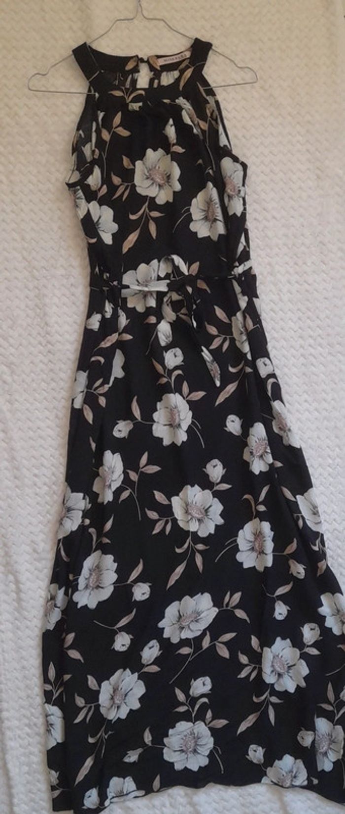 Robe longue fleurie sans manches