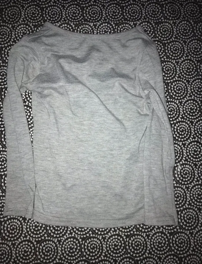 T shirt manches longues 3 ans chien influx très bon état - photo numéro 2