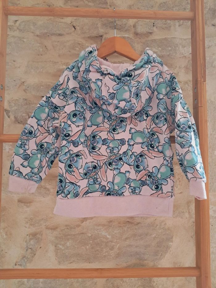 Sweat à capuche rose stitch 2 / 3 ans très bon état - photo numéro 2