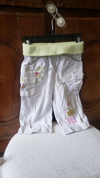 Pantacourt taille élastique haute.