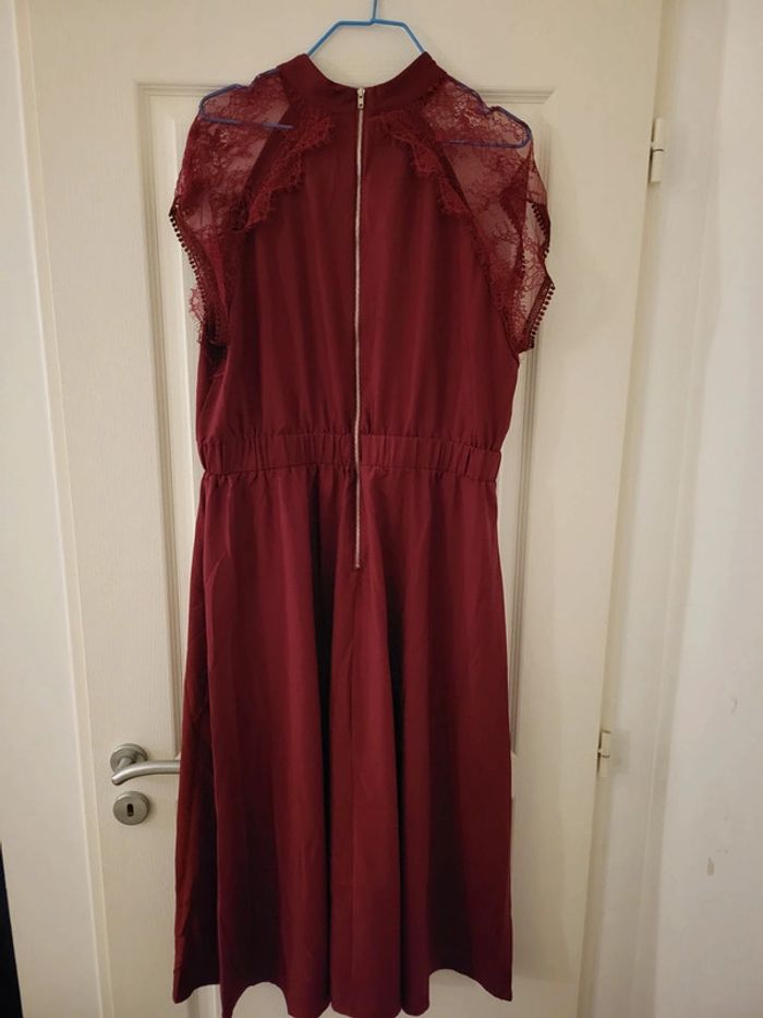 Robe neuve bordeaux - photo numéro 2