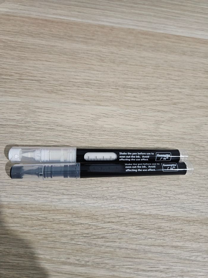 Lot de 2 feutres guangna brush noir et blanc - photo numéro 2