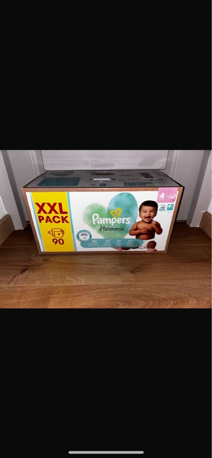 XXL Pack de 90 Couches Pampers Harmonie.